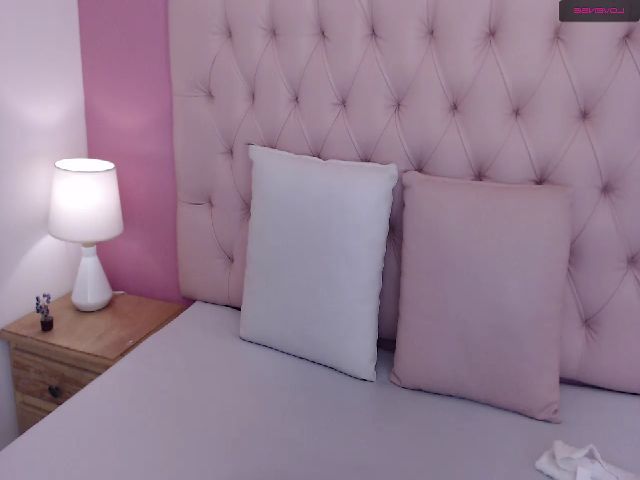 Live sex webcam photo for Keyra_R #263113407