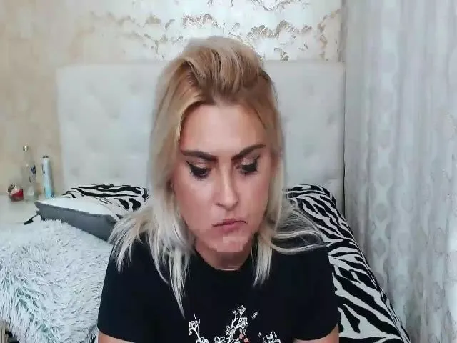 Live sex webcam photo for Sweetyrosses #252267307
