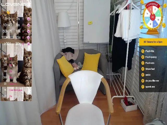 Live sex webcam photo for StayWild21 #256324328