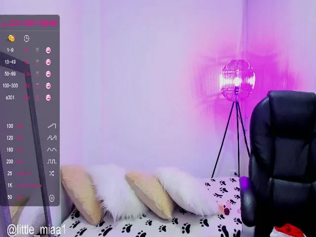 Live sex webcam photo for Little_Miaa1 #256159991