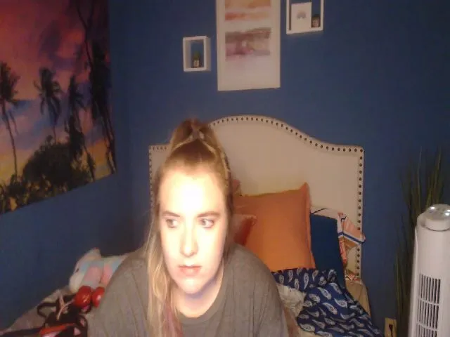 Live sex webcam photo for SnowWhiteXxxx #255722302