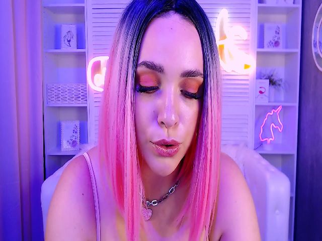 Live sex webcam photo for RosalieAnders #259744269