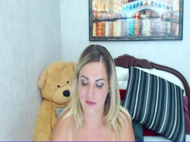 Live sex webcam photo for MarikaShy #262667206