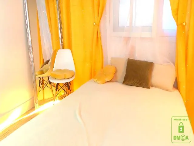 Live sex webcam photo for La_Kim__Cam #253761219