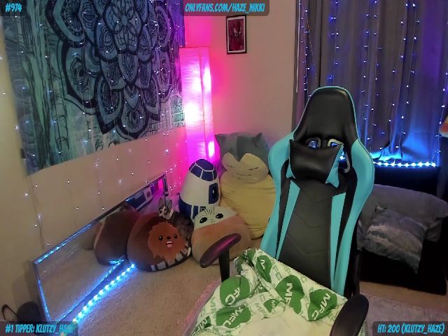 Live sex webcam photo for Nikki_Haze #257388180