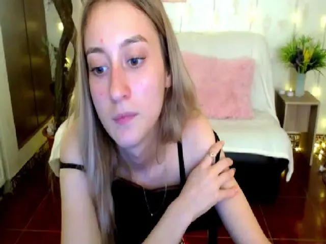 Live sex webcam photo for LinaRum__ #262573756