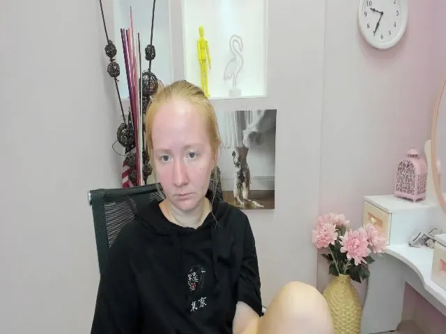 Live sex webcam photo for StunningKelly #254721937
