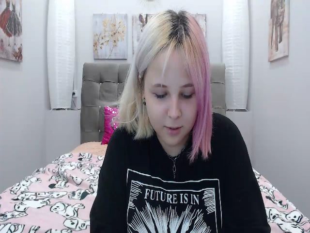 Live sex webcam photo for Helokit #254446418