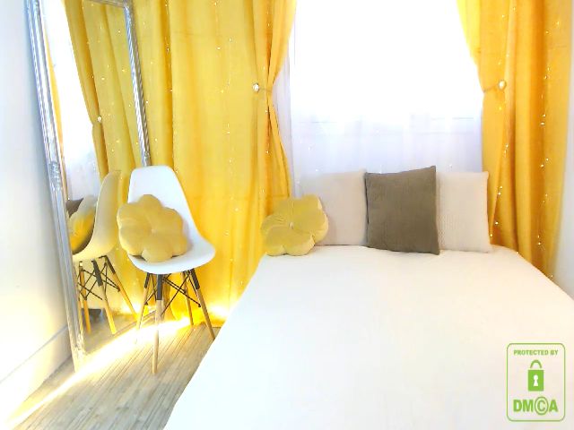 Live sex webcam photo for La_Kim__Cam #255004944