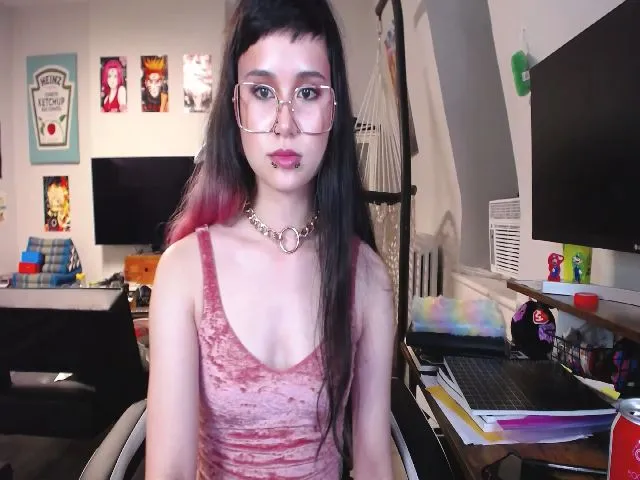 Live sex webcam photo for Littlelolib8 #253286423