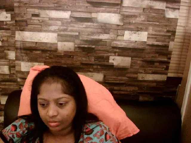 Live sex webcam photo for Indiantasha #287986012