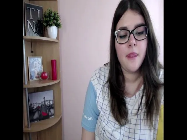 Live sex webcam photo for SweetyTinna #253023346