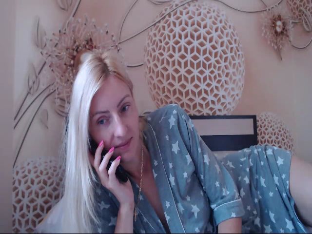 Live sex webcam photo for MeltingJulia #259859553