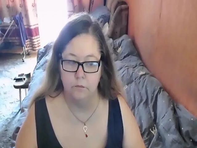 Live sex webcam photo for HotXXXGirl1 #259684110