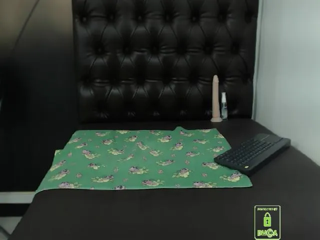 Live sex webcam photo for Amy_snow #256106477