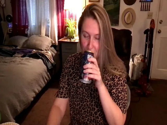 Live sex webcam photo for RadRosie #264022471