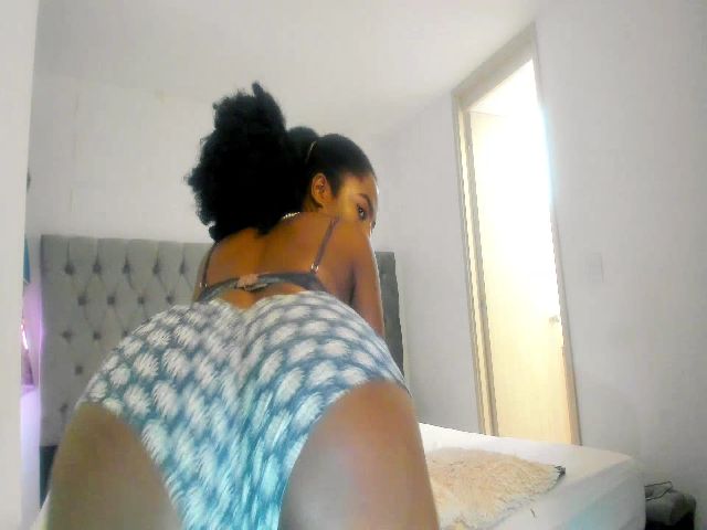Live sex webcam photo for Afro__Goddess #264917130