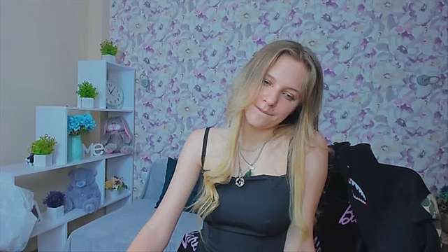 Live sex webcam photo for AlissonWow #245073692