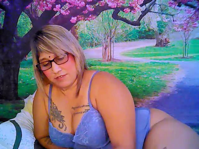 Live sex webcam photo for Roxyfoxy69 #260824794