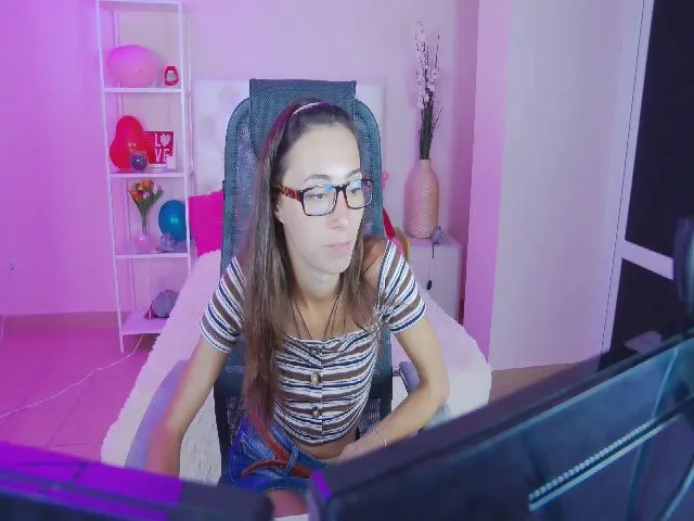 Live sex webcam photo for amyjune01 #262017445