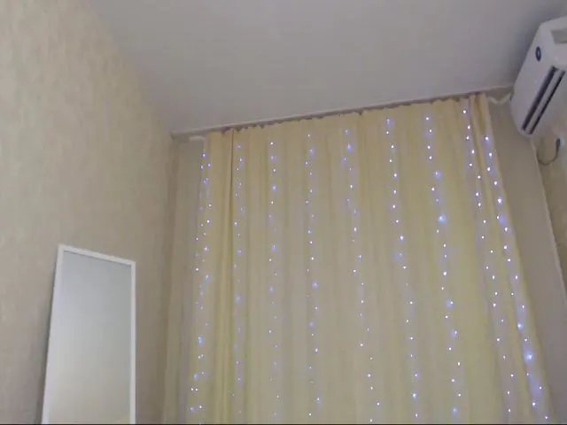 Live sex webcam photo for Mint_Cheeks #258883276