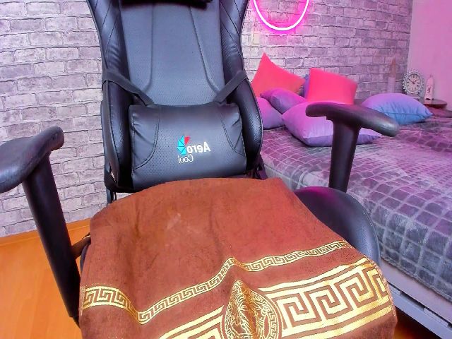 Live sex webcam photo for ChloeJakson #262672577