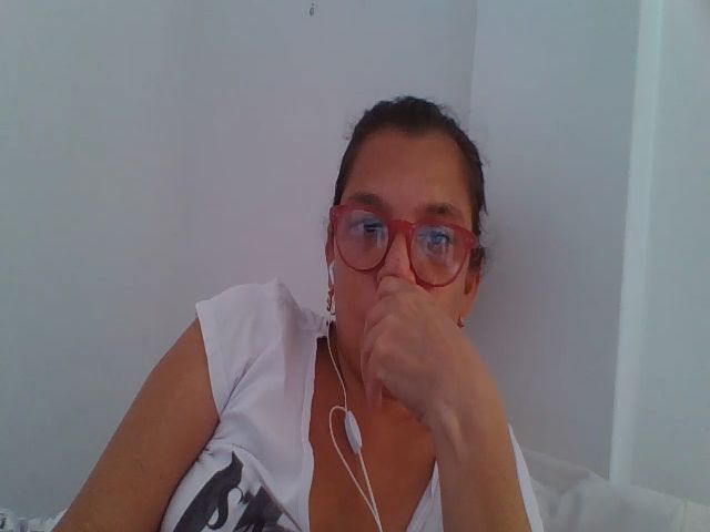 Live sex webcam photo for SweetLola01 #262230613