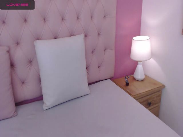 Live sex webcam photo for Keyra_R #257562484