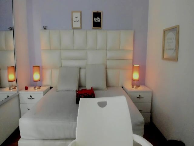 Live sex webcam photo for Rebeca__grey #257662756