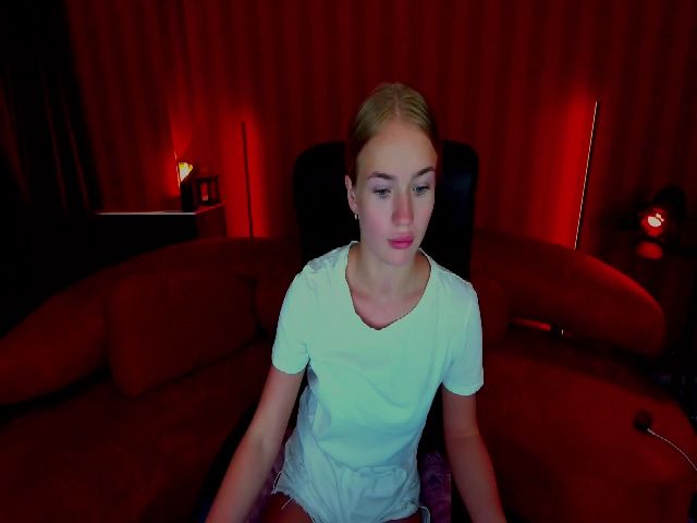 Live sex webcam photo for FreyaLewis #254421934