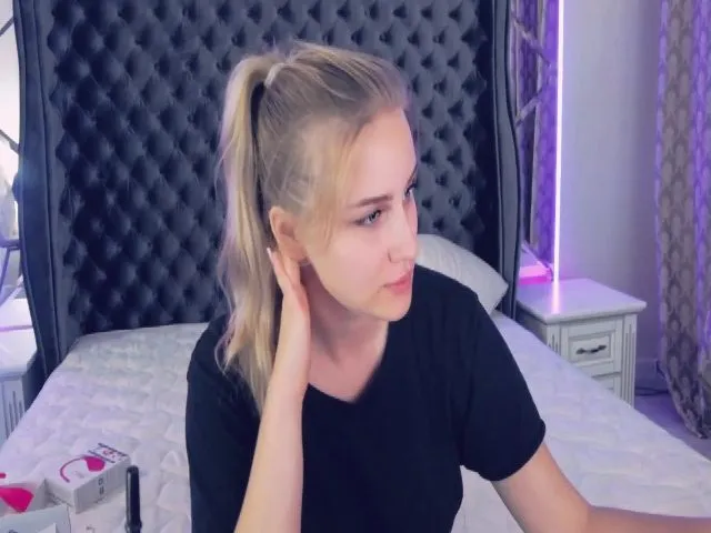 Live sex webcam photo for SantaGirll #254094035
