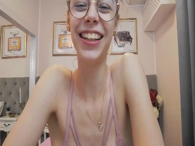 Live sex webcam photo for GracieCute #252584859