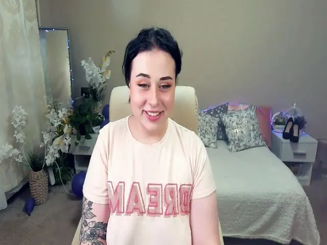Live sex webcam photo for SerahMirabeli #253704391