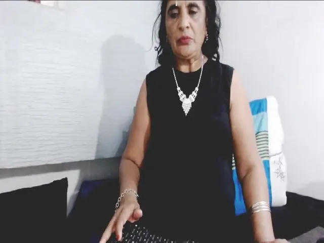 Live sex webcam photo for Indianmilf58 #252306876