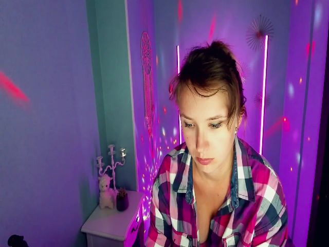 Live sex webcam photo for WhiteFoxi #258592797