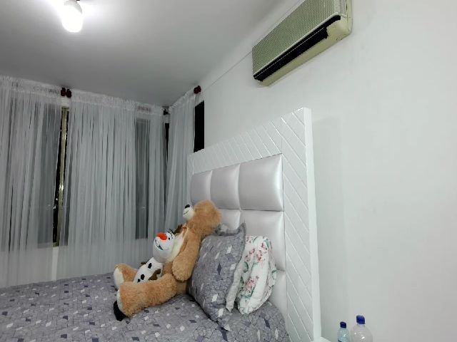 Live sex webcam photo for Einnyn_sweet #257482706