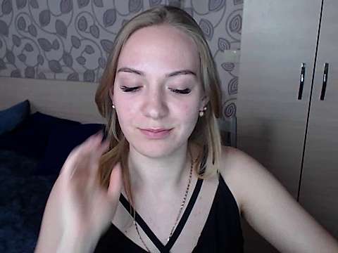 Live sex webcam photo for Mila__Fox #241883114