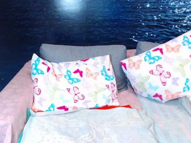 Live sex webcam photo for ladysquirt11 #245526580