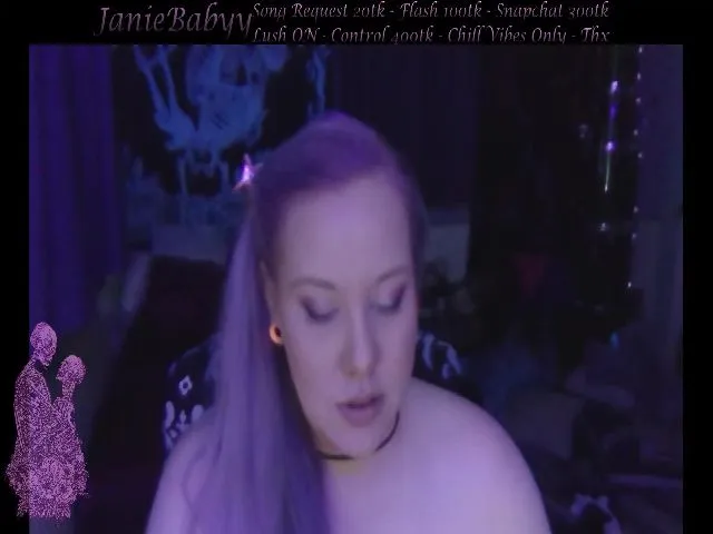 Live sex webcam photo for JanieBabyy #259041391