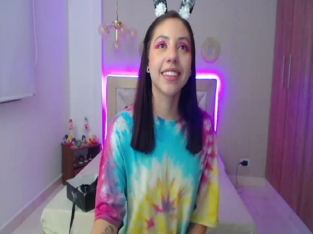 Live sex webcam photo for Emily_evans18 #261173597