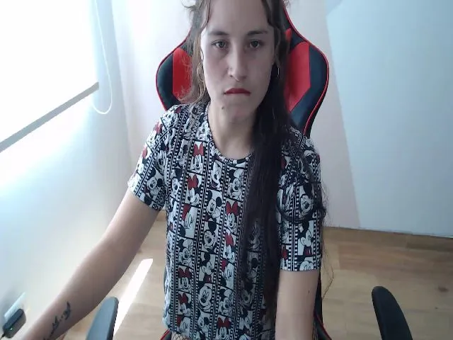 Live sex webcam photo for SharonMora #258739207