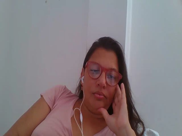 Live sex webcam photo for SweetLola01 #257688855