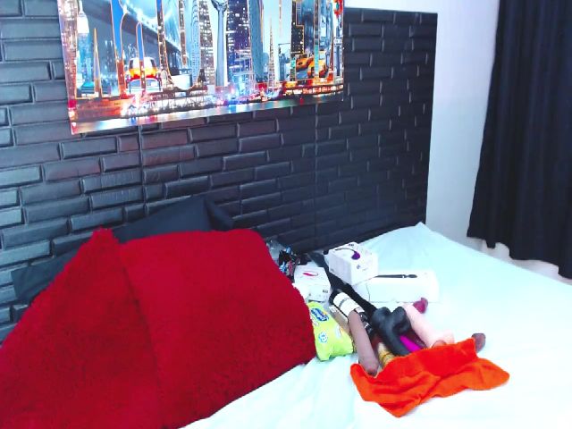 Live sex webcam photo for Samantha_25_ #264339957