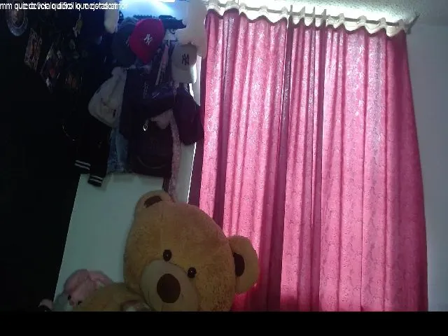Live sex webcam photo for Annie777 #265608913