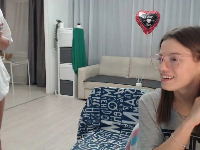 Live sex webcam photo for BugaGirls #241350746