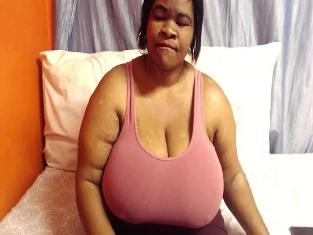 Live sex webcam photo for Sweetnozie #263582761