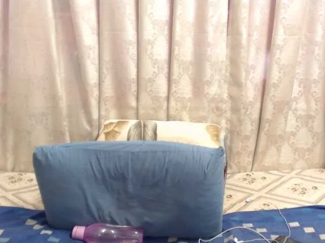 Live sex webcam photo for LoveLeeX #249026224