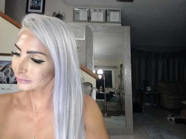 Live sex webcam photo for adrianna_fox #287953097