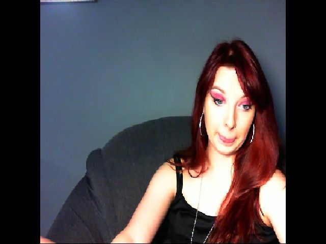 Live sex webcam photo for VirginLuna18 #258797294