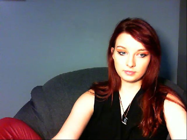 Live sex webcam photo for VirginLuna18 #264350218